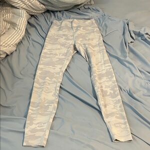 lululemon athletica Camouflage Leggings - Gray and White size 6